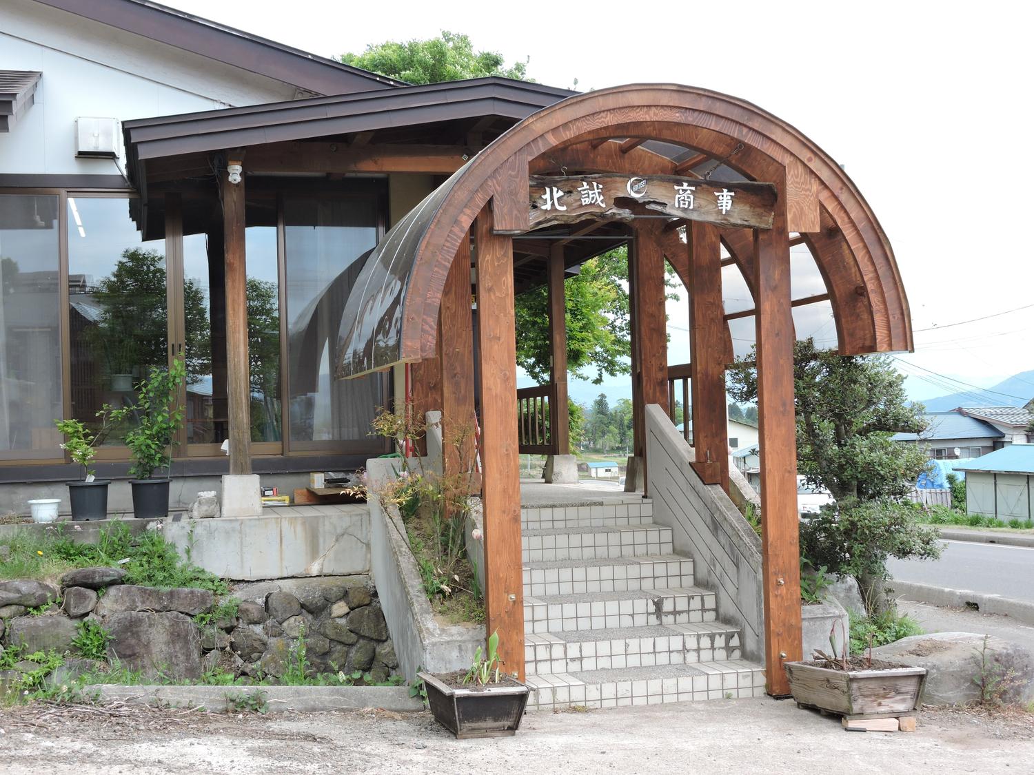 ジーネクサスフレーム - 木造建築でアーチ状の屋根が可能に!